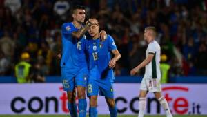 Con golazo de Barella, Italia vence con lo justo a Hungría y se pone líder de su grupo en la Nations League