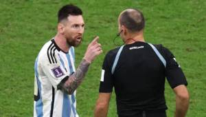 Messi tuvo varias discusiones durante el partido contra Mateu Lahoz.