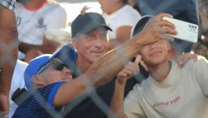 Pedro Troglio visitó la cancha de la colonia Kennedy.