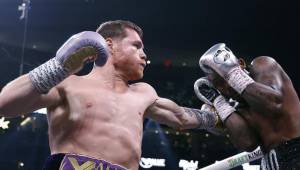 ¡Historia pura del boxeo! Canelo Álvarez derrotó al Jermell Charlo y conservó sus cinturones del peso supermediano