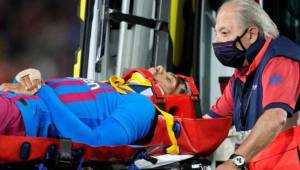 El internacional uruguayo tuvo que ser evacuado en ambulancia el martes en el minuto 67 del partido de Liga que ganó el Barça 3-1 al Celta tras sufrir un golpe en la cabeza.