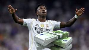 Vinicius ha sido noticia en las últimas horas, en el último partido ante Sevilla fue abucheado por el Santiago Bernabéu, borró su foto de Instagram como jugador del Real Madrid para poner una con Brasil y la relación con el público paraece estar rota.