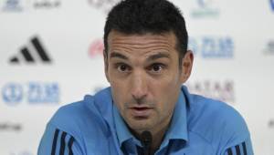 El seleccionador argentino, Lionel Scaloni, dice que “afortunadamente” perdieron en el primer juego del Mundial, eso les da la oportunidad de afrontar el certamen con otra mentalidad.