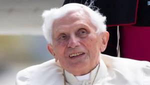 El papa emérito Benedicto XVI, fallecido este sábado a los 95 años, fue un teólogo ultraconservador que acabó renunciando en 2013 a su breve pontificado de ocho años.