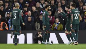 VIDEO: Liverpool derrota al Aston Villa gracias a un partidazo de Salah en el Boxing Day
