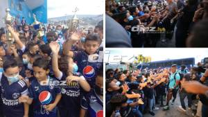 Así fueron recibidos los jugadores del Motagua en el estadio Nacional Chelato Uclés. Niños hicieron un pasillo para saludarlos. FOTOS DIEZ: Estalin Irías.