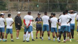Pedro Troglio y el Olimpia realizaron su último entrenamiento previo al duelo de este miércoles ante Vida en La Ceiba. Foto: Alex Pérez.
