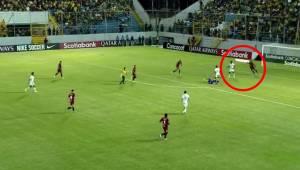Así fue el polémico gol de Alajuelense en fuera de juego ante Real España en el estadio Morazán.