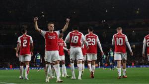¡Noche mágica! Arsenal propina tremenda paliza al PSV de Holanda y logra regreso triunfal a la Champions League