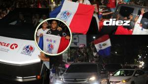 Olimpia consiguió su título 40 en el fútbol hondureño y sus aficionados han salido a las calles a festejar una copa más Fotos: David Romero.