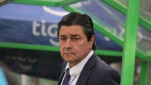El mexicano Luis Fernando Tena asegura que el fútbol de Guatemala está al mismo nivel que el hondureño.