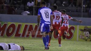 Alexander Aguilar ingresó de cambio y marcó el empate para el Vida contra Victoria. (Foto Samuel Zelaya)