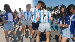 ¡Qué belleza! Imperdible pelea de baile punta entre hondureña y argentina a las afueras del Hard Rock de Miami