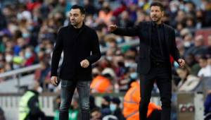 Las cámaras captaron una conversación entre Xavi, Simeone y el cuarto árbitro del partido entre Atlético de Madrid y Barcelona.