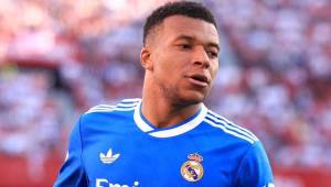 Real Madrid está cerrando uno de las peores temporadas de su historia y Kylian Mbappé ha sido señalado por la afición, muchos los quieren fuera y ahora hay un gigante de Europa que piensa en su fichaje.