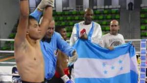 Chocolate Flores con la frente en alto tras ganar la pelea contra José Barrios.