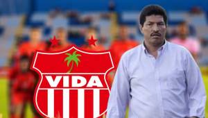 Carlos Martínez, técnico del Vida, rompió el silencio y destapó la crisis que vive el conjunto cocotero; señala a un grupo de futbolistas por actos de indisciplina: Siete nos han dado líos.