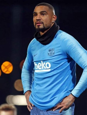 ¡Nuevo amigo! Así recibieron a Kevin Prince Boateng en su primer entrenamiento con el Barcelona