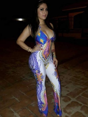 Ariana Herchi paraliza estadio de Marathón en el clásico ante Real España