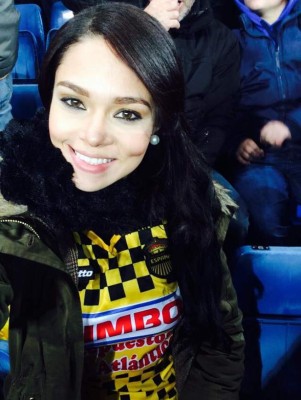 ¡Duelo divino! Las dos reinas de belleza que apoyan el clásico sampedrano