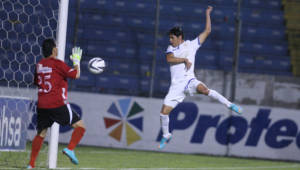 Ramiro Bruschi entró adelantado al segundo poste y anotó el 1-0.