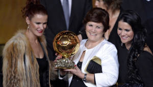 Dolores dos Santos Aveiro, madre de Cristiano pidió a Messi una fotografía, lo mismo hicieron sus hijas.