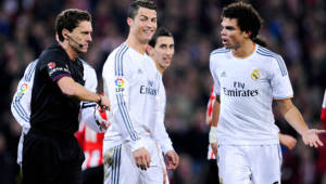 Cristiano Ronaldo fue expulsado el domingo por agresión a un rival y luego hizo un gesto al cuatro árbitro.