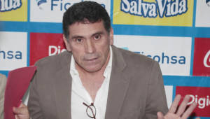 Luis Fernando Suárez, técnico de la Selección de Honduras, durante la conferencia de prensa.