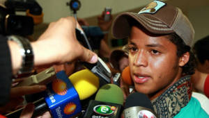 El delantero de la selección de México, Giovanni dos Santos, considera que el partido contra El Salvador será una batalla futbolística.