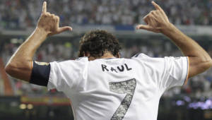 Raúl González vistió la camiseta número 7 cedida por Cristiano Ronaldo.