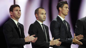 Messi, Iniesta y Cristiano aspiran al máximo galardón individual que un futbolista puede ganar.