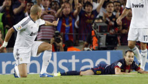 Andrés Iniesta y Pepe tuvieron su duelo el domingo en el clásico.