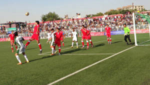 La selección de fútbol de Afganistán dio este martes una alegría a su país, al imponerse por 3-0 a Pakistán.