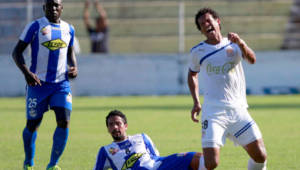 Douglas Caetano sería la gran duda de Olimpia para el segundo partido de la final ante Victoria