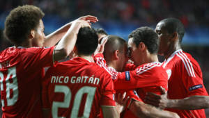 Jugadores del Benfica celebran la clasificación lograda tras vencer al Zenit.