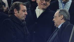 Sandro Rosell con el presidente del Real Madrid Florentino Pérez en el palco del Camp Nou.