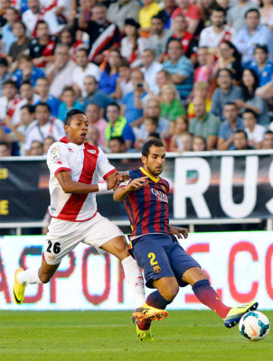 Barcelona golea 4-0 al Rayo Vallecano con triplete de Pedro.