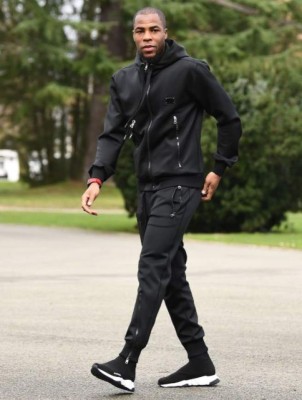 ¡Look de campeones! Futbolistas franceses imponen estilo en su arribo a la concentración