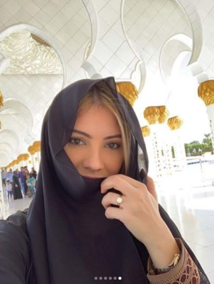 Ellos a jugar y ellas de vacaciones: El viaje de las novias del Real Madrid a Abu Dabi