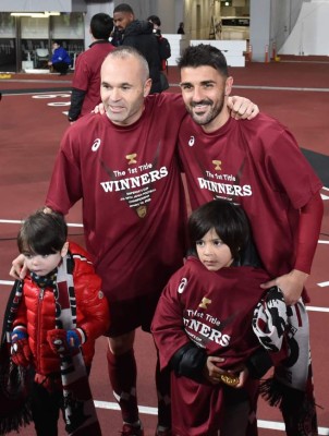 Emotiva despedida: David Villa se retira del fútbol siendo campeón en Japón y junto a Iniesta