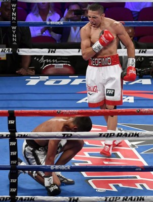 FOTOS: Así fue la paliza de Teofimo López a mexicano a Ishwar Siqueiros