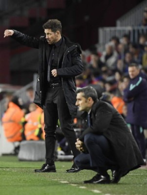 Curiosas: Cariño de Piqué a Griezmann; Antonella con compañía y un intruso en el Camp nou