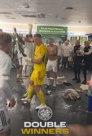 Así festejó Luis Palma el doblete del Celtic en su primer año en Escocia: ¡le puso ambiente al vestidor!