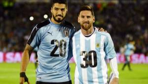 Luis Suarez y Lionel Messi han encabezado la campaña para que el mundial del 2030 se realice en sus países de nacimiento. (Foto: El Cronista)