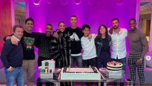 Cristiano festejó su cumpleaños junto a: (De izquierda a derecha) Edu Aguirre, Ricardo Regufe, Georgina Rodríguez, Julia Salmeán, Miguel Paixão y José Semedo.