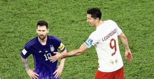 Leo Messi le negó el saludo a Robert Lewandowski.