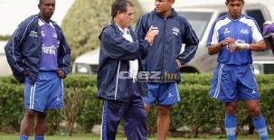 Chelato Uclés dirigió a un sinfín de futbolistas, de los cuales eligió a los mejores que tuvo en su mando.