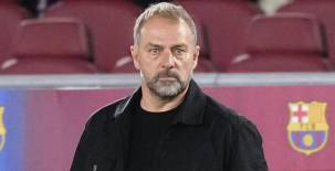 No quiere ir a la Premier League: le ruega a Hansi Flick para quedarse en el Barcelona