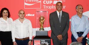 La Copa del Mundo llegó a Honduras: el francés David Trezeguet presentó el trofeo más codiciado en San Pedro Sula