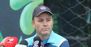 Javier López Entrenador de MotaguaKevin Güity Jugador del Olimpia